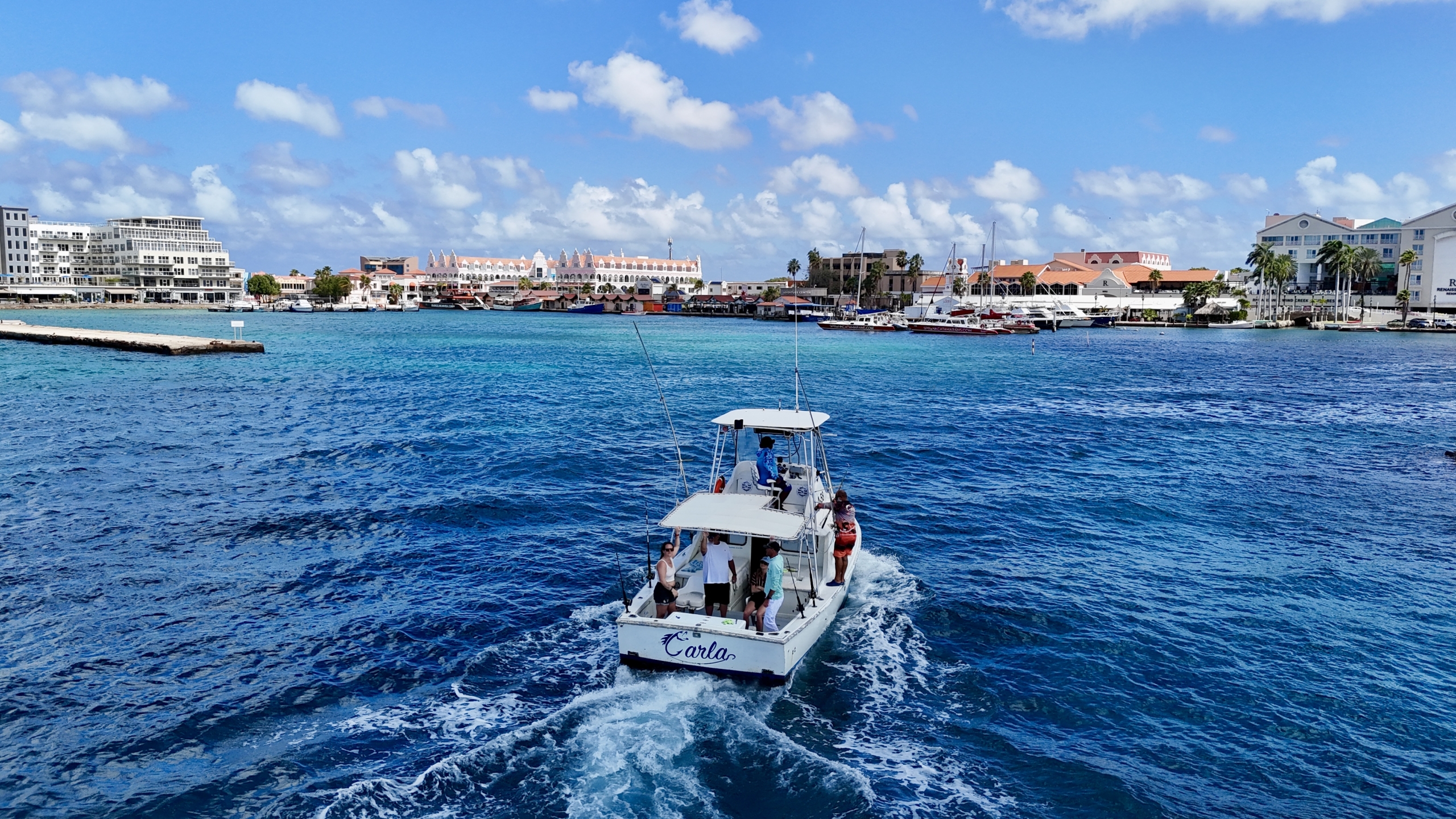 Fishing charter Aruba returning to Renaissance Marina after catching tuna